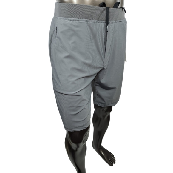 Kenneth Cole Lightweight Tech Shorts - Picture 3 of 5